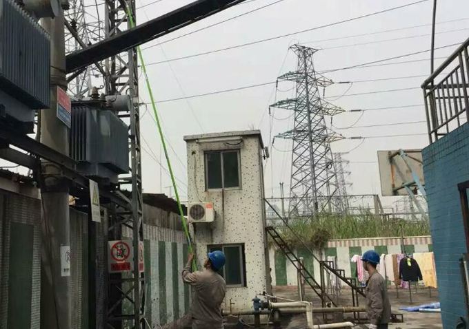 對(duì)于干式變壓器進(jìn)行檢測(cè) 對(duì)于干式變壓器進(jìn)行檢測(cè)